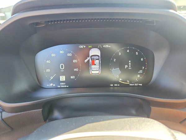 2021 VOLVO XC40