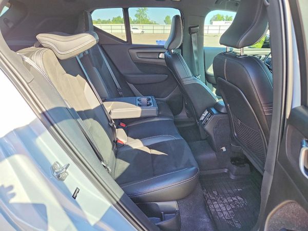 2021 VOLVO XC40