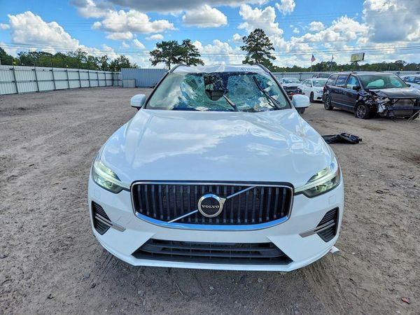 2022 VOLVO XC60 Momentum (excl S60)