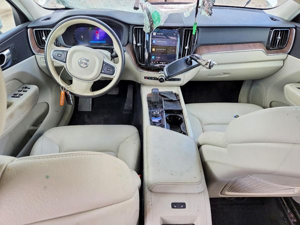 2022 VOLVO XC60 Momentum (excl S60)