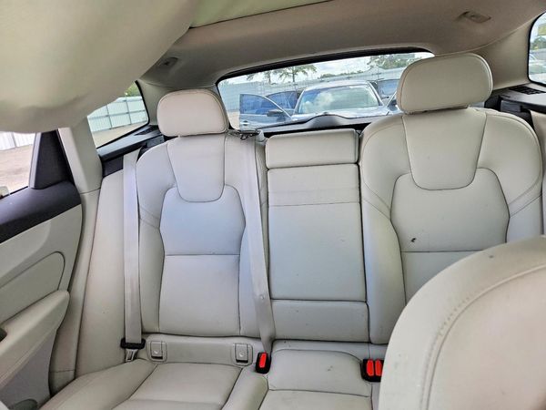 2022 VOLVO XC60 Momentum (excl S60)