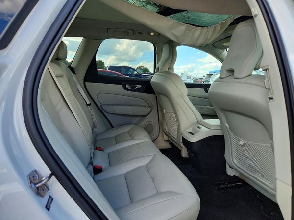 2022 VOLVO XC60 Momentum (excl S60)