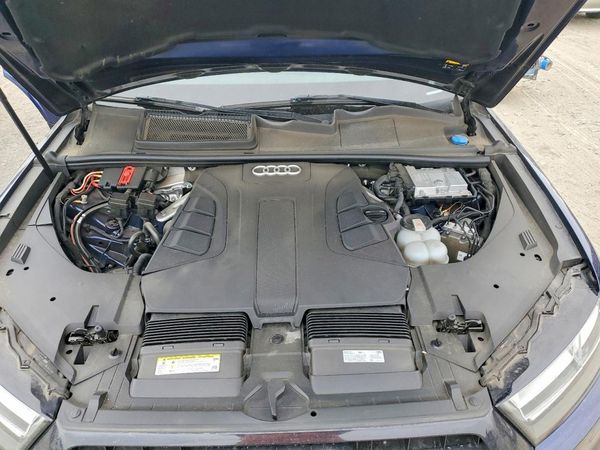 2019 AUDI Q7 — Engine bay
