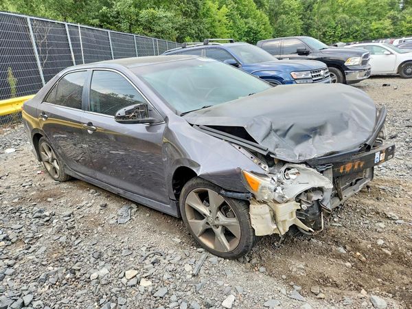 2014 TOYOTA CAMRY