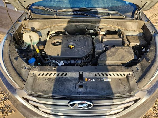 2018 HYUNDAI TUCSON — Engine bay