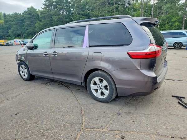 2018 TOYOTA SIENNA LE