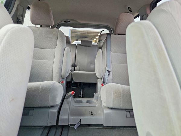 2018 TOYOTA SIENNA LE