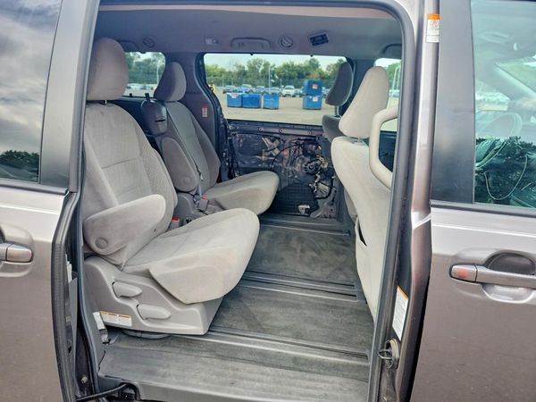 2018 TOYOTA SIENNA LE