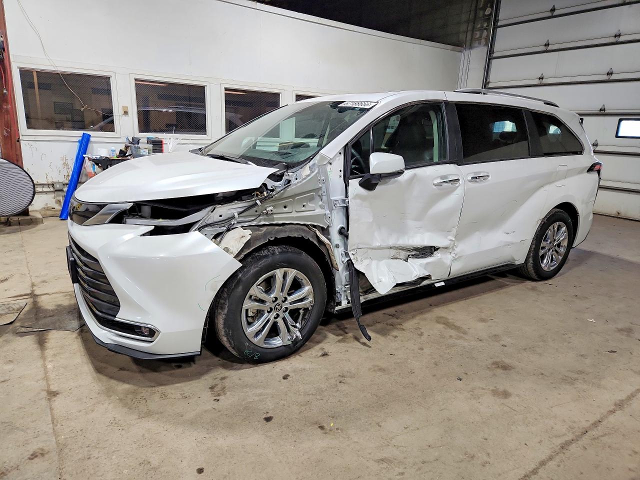 2024 TOYOTA SIENNA Platinum