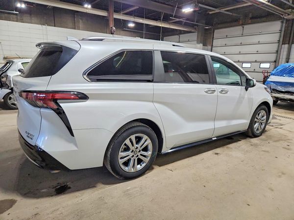2024 TOYOTA SIENNA Platinum
