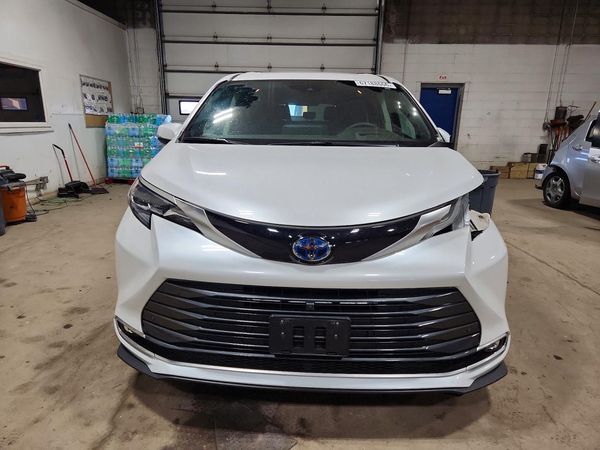 2024 TOYOTA SIENNA Platinum