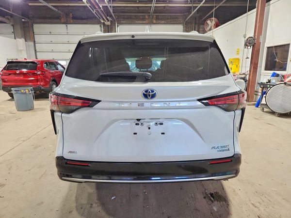 2024 TOYOTA SIENNA Platinum