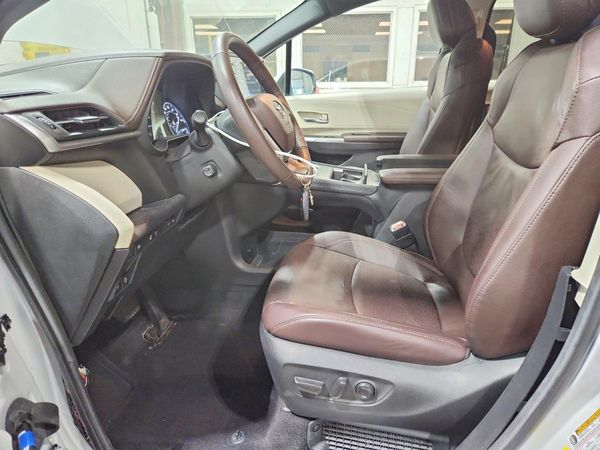 2024 TOYOTA SIENNA Platinum