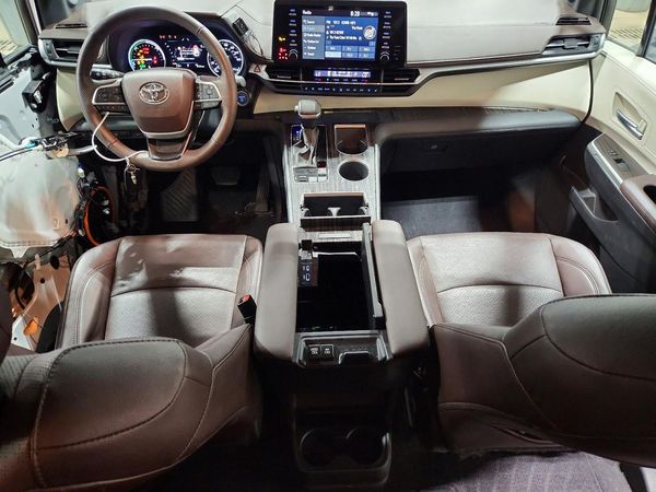 2024 TOYOTA SIENNA Platinum
