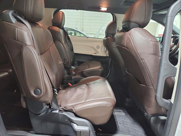 2024 TOYOTA SIENNA Platinum