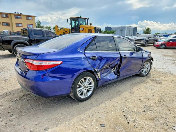 2016 TOYOTA CAMRY