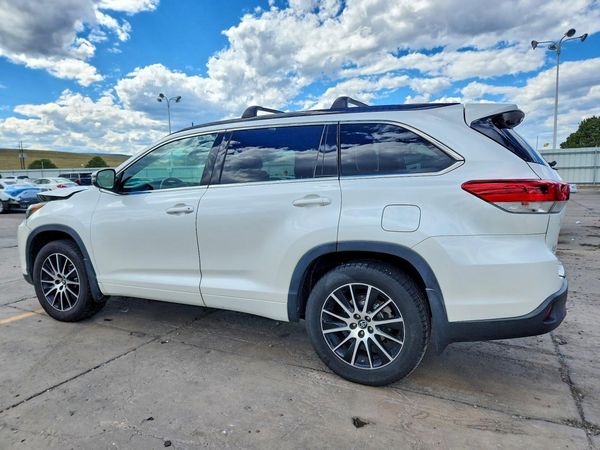 2017 TOYOTA HIGHLANDER