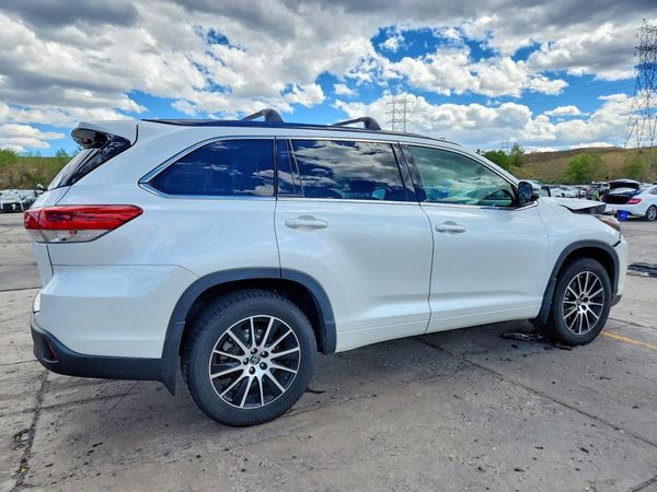 2017 TOYOTA HIGHLANDER