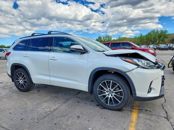 2017 TOYOTA HIGHLANDER