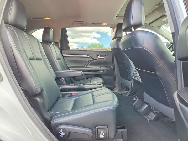 2017 TOYOTA HIGHLANDER