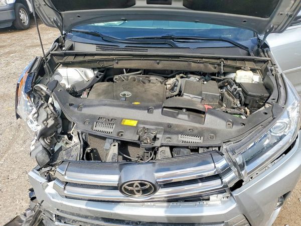 2017 TOYOTA HIGHLANDER