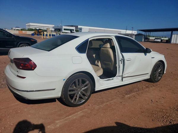 2017 VOLKSWAGEN PASSAT R-Line