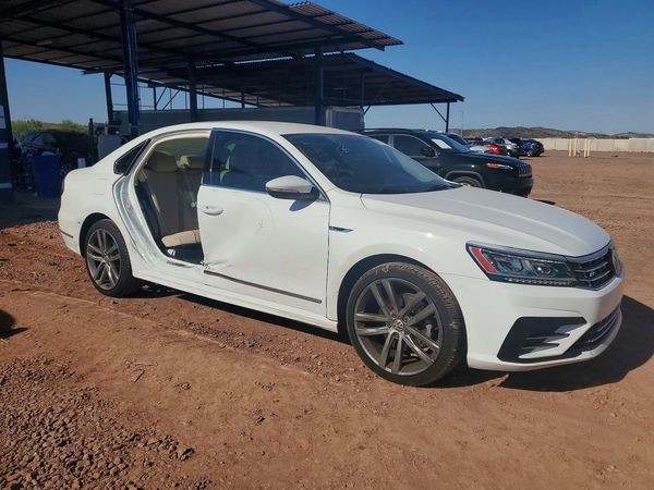 2017 VOLKSWAGEN PASSAT R-Line