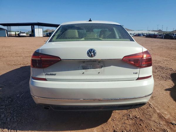2017 VOLKSWAGEN PASSAT R-Line
