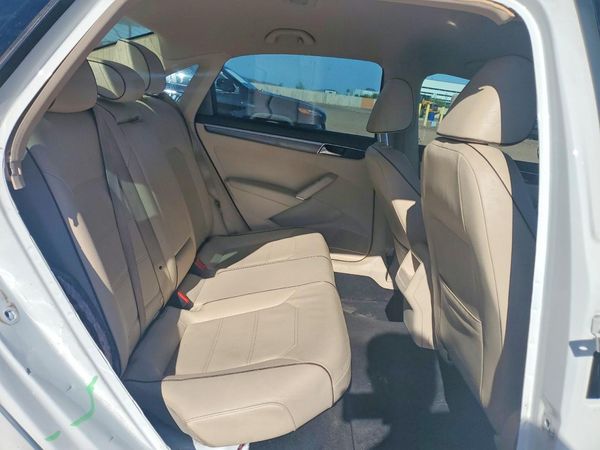 2017 VOLKSWAGEN PASSAT R-Line