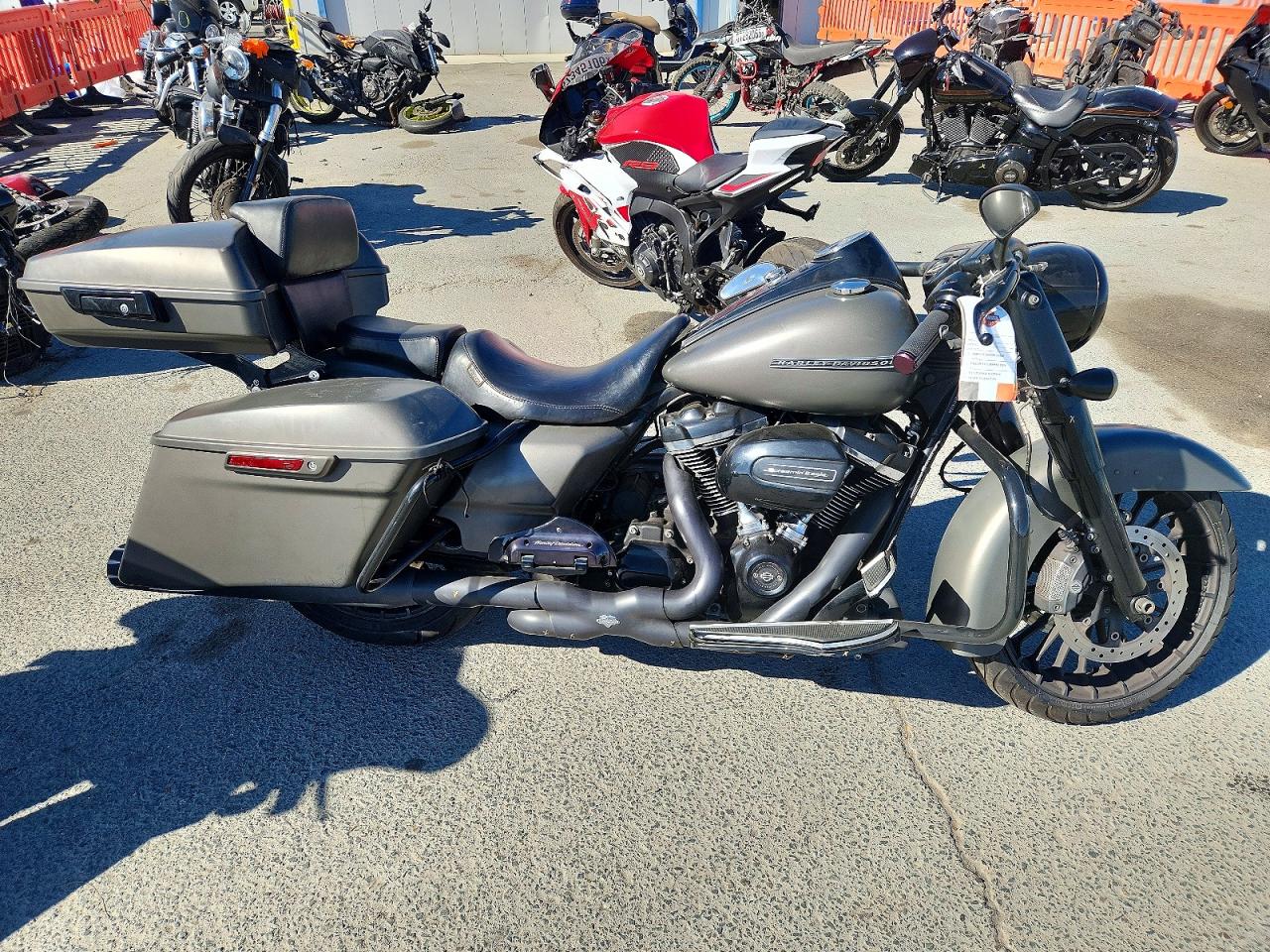 2018 HARLEY-DAVIDSON FL