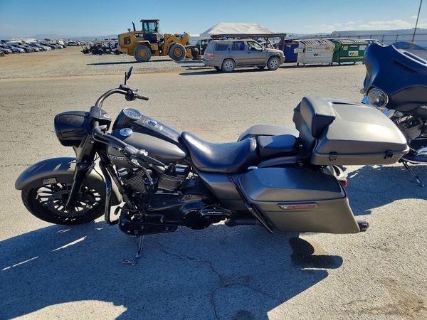 2018 HARLEY-DAVIDSON FL