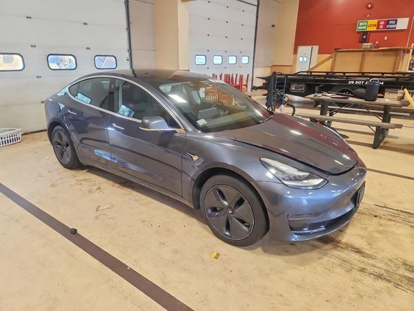 2020 TESLA MODEL 3 — Passenger 3/4