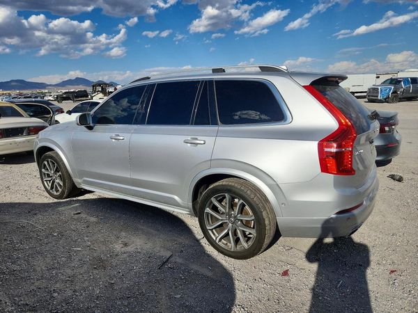 2019 VOLVO XC90 Momentum