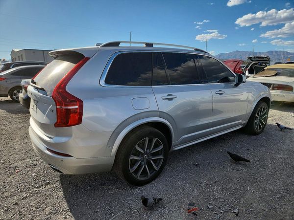 2019 VOLVO XC90 Momentum