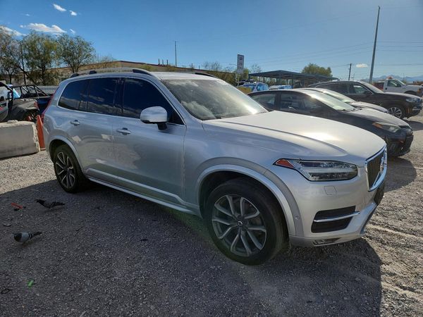 2019 VOLVO XC90 Momentum