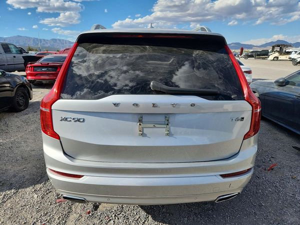 2019 VOLVO XC90 Momentum