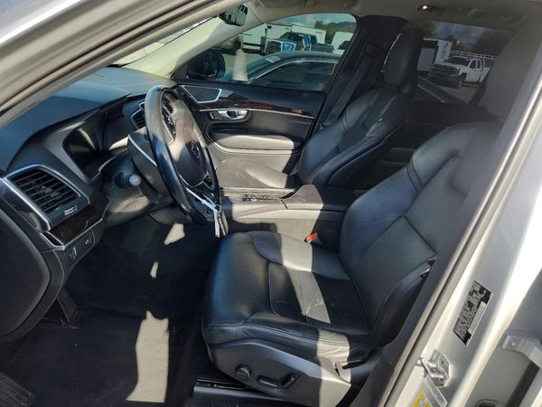 2019 VOLVO XC90 Momentum
