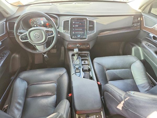 2019 VOLVO XC90 Momentum