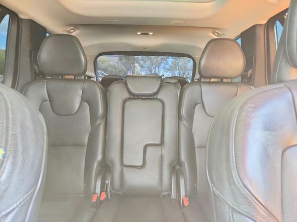 2019 VOLVO XC90 Momentum