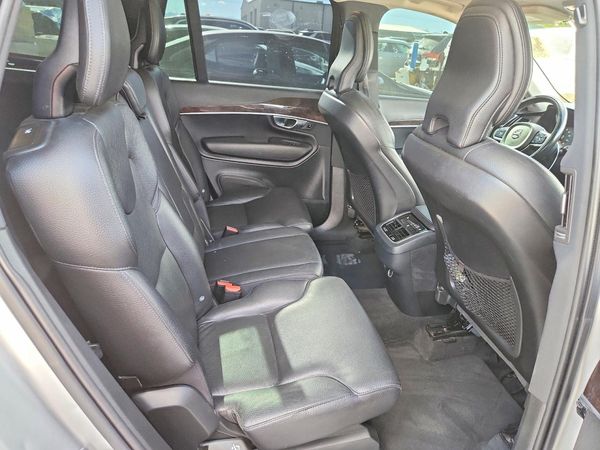 2019 VOLVO XC90 Momentum