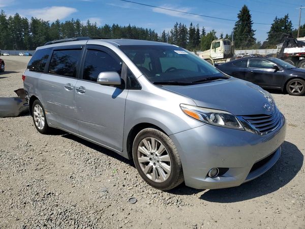 2015 TOYOTA SIENNA