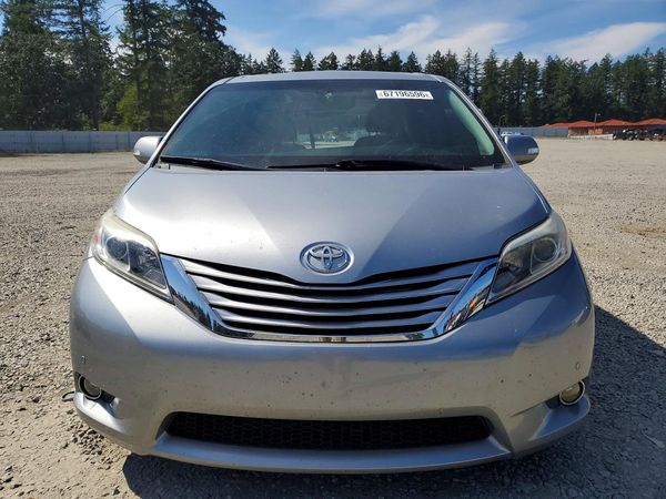 2015 TOYOTA SIENNA