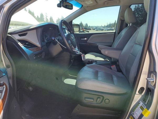 2015 TOYOTA SIENNA