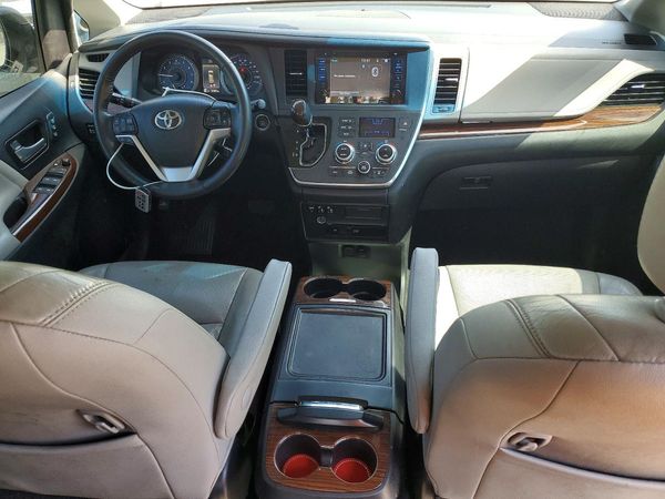 2015 TOYOTA SIENNA