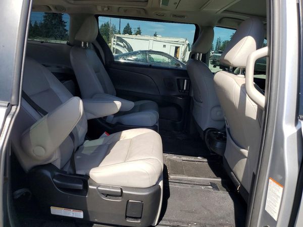 2015 TOYOTA SIENNA