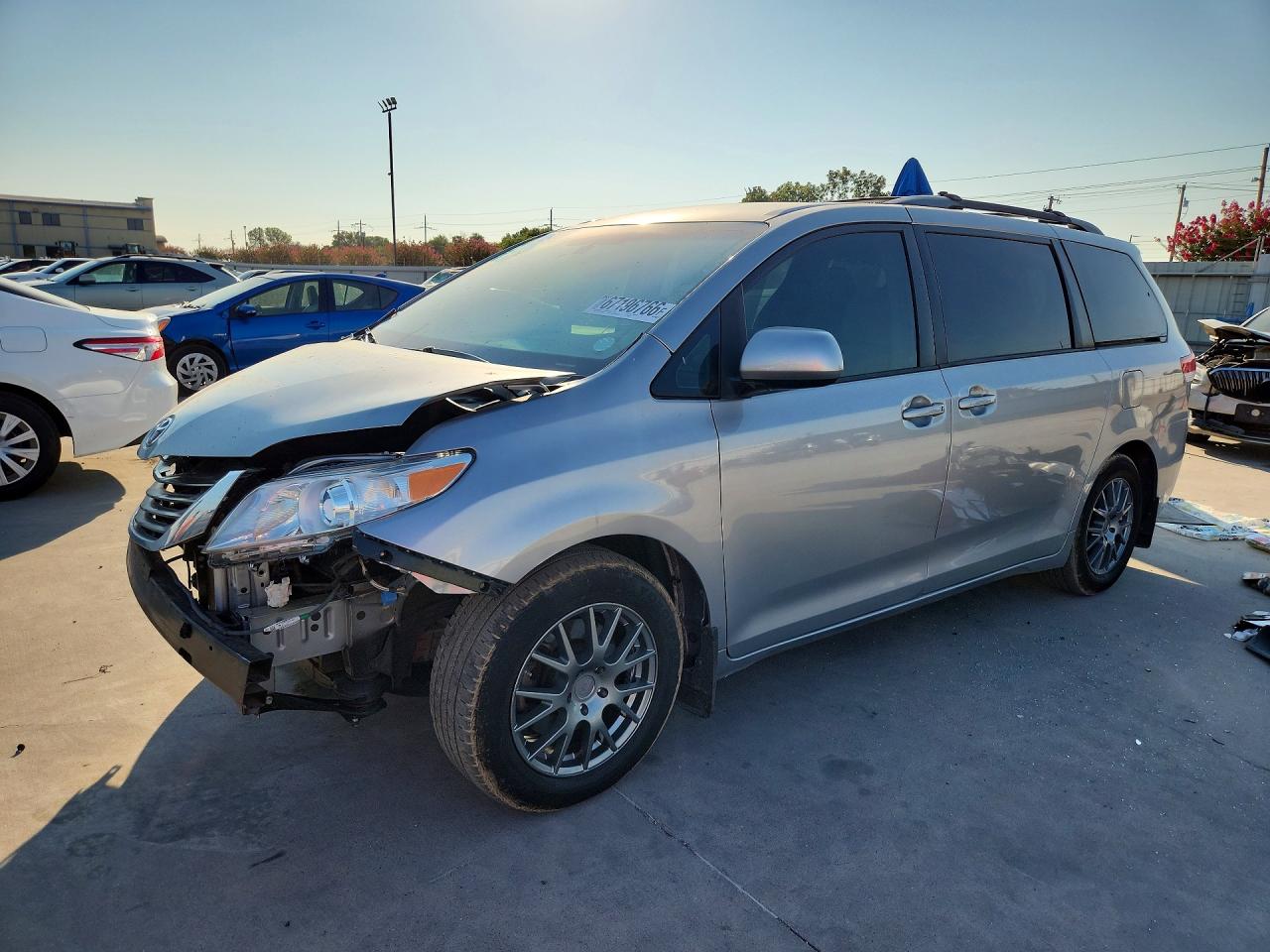 2014 TOYOTA SIENNA