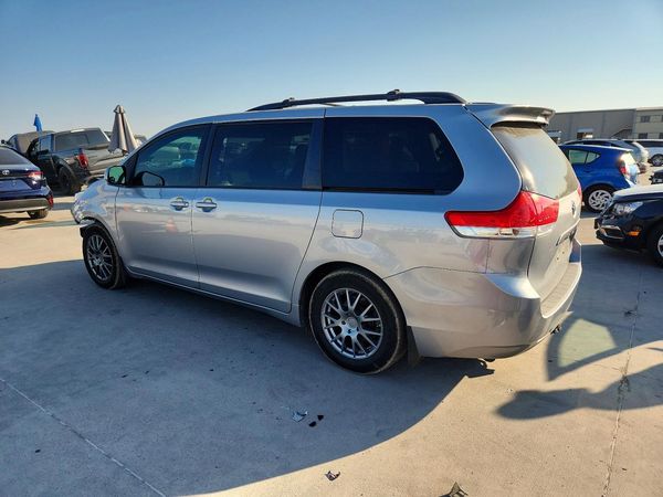 2014 TOYOTA SIENNA