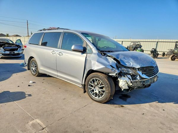 2014 TOYOTA SIENNA