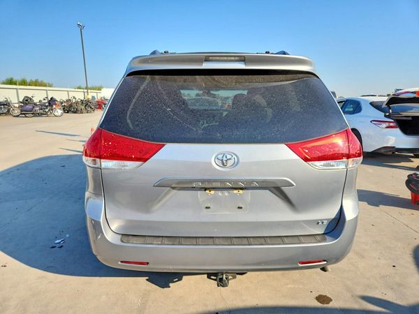 2014 TOYOTA SIENNA