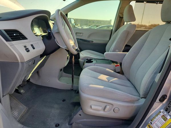 2014 TOYOTA SIENNA